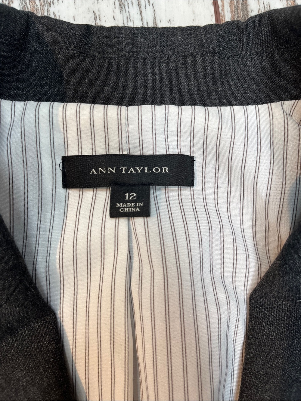 Ann Taylor Tailored Blazer Womens 12 Charcoal Gray Single Button Pinstripe - Picture 8 of 13